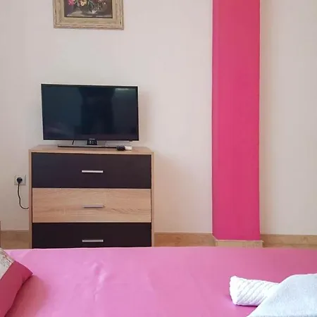 Къща за гости далия - *